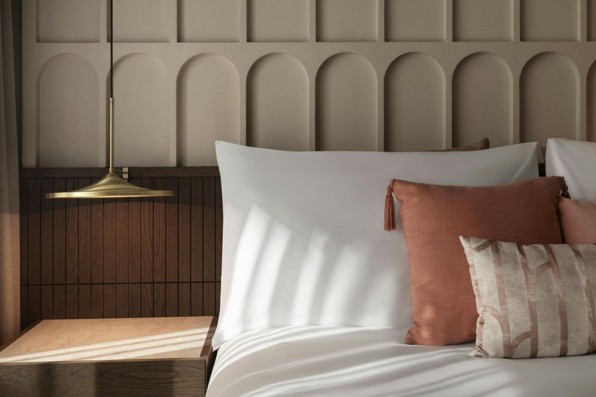 Monasty, Thessaloniki, Autograph Collection Hotell Eksteriør bilde A bed with a nightstand